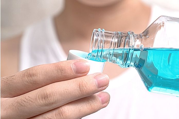 This Is Why You Should Gargle With A Mouthwash Every Day